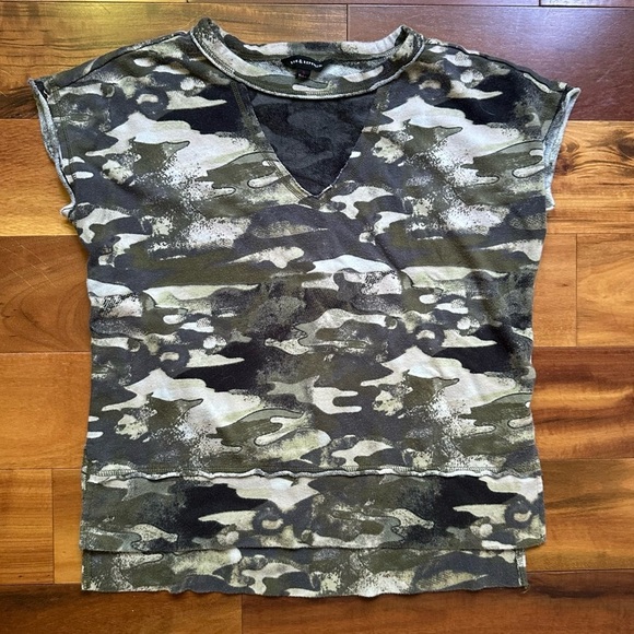 Rock & Republic Camo mesh top - Picture 1 of 6